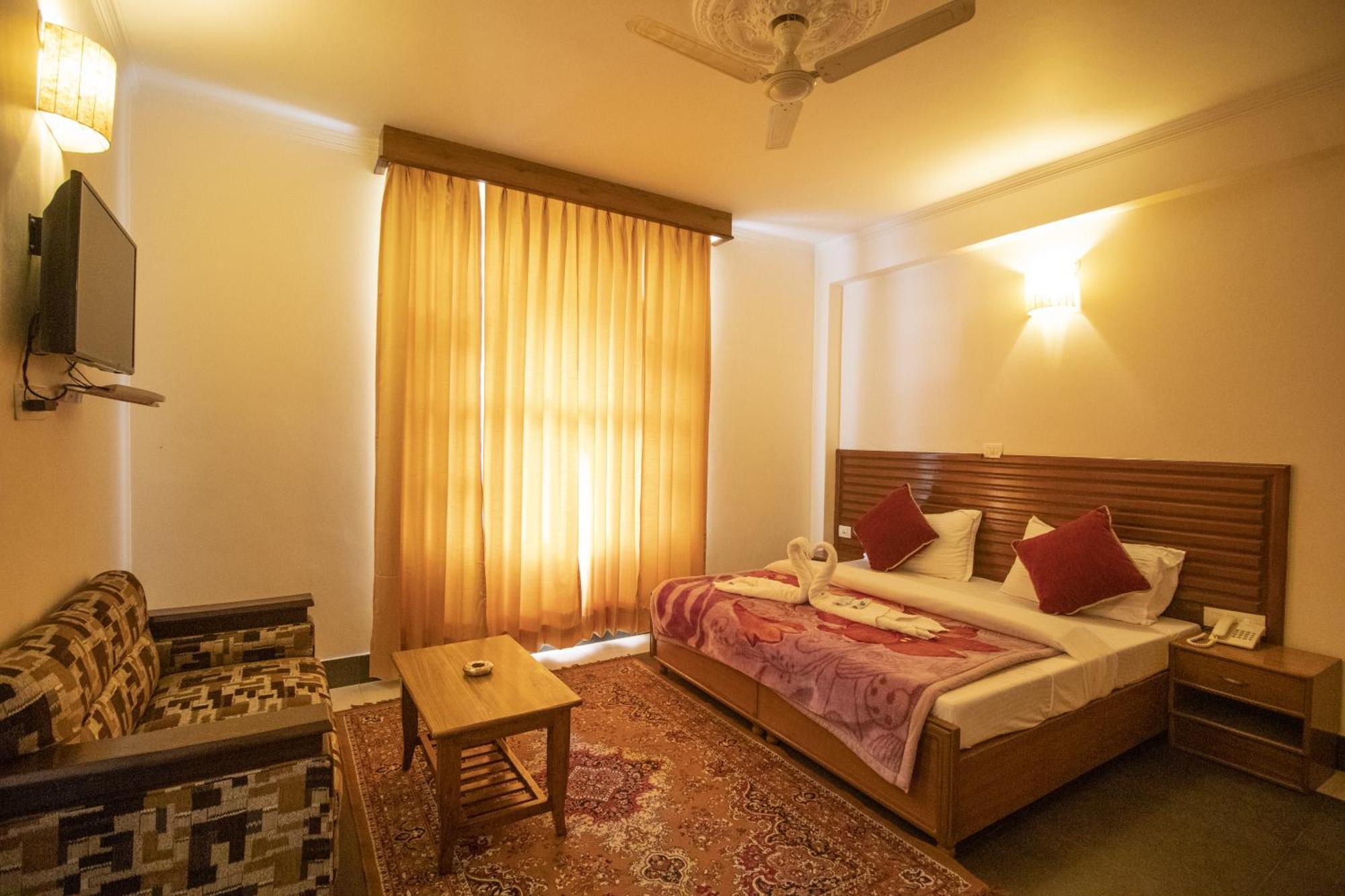 Wow Stayz2 Hotel The Lodge Дармсала Екстер'єр фото